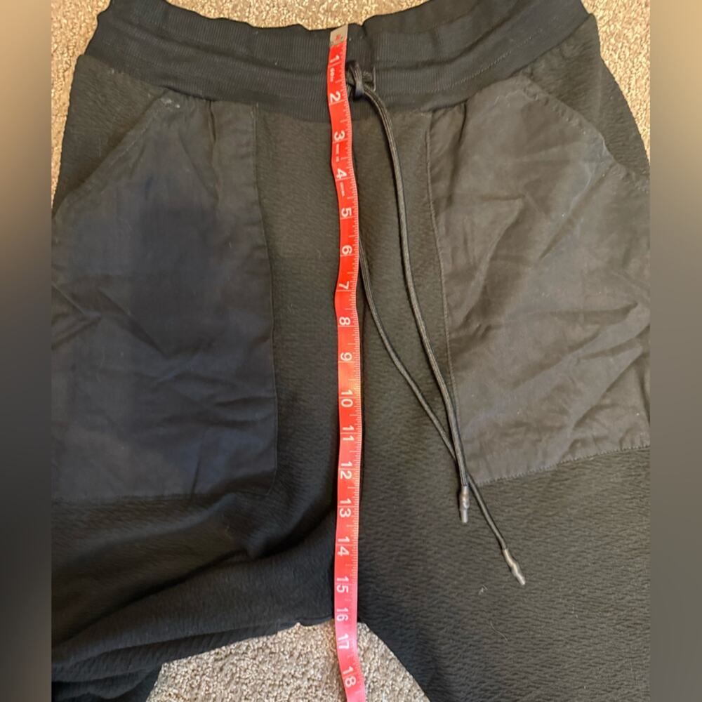 Suki + Solaine Textured Casual Capri Pants Size M - Picture 5 of 8